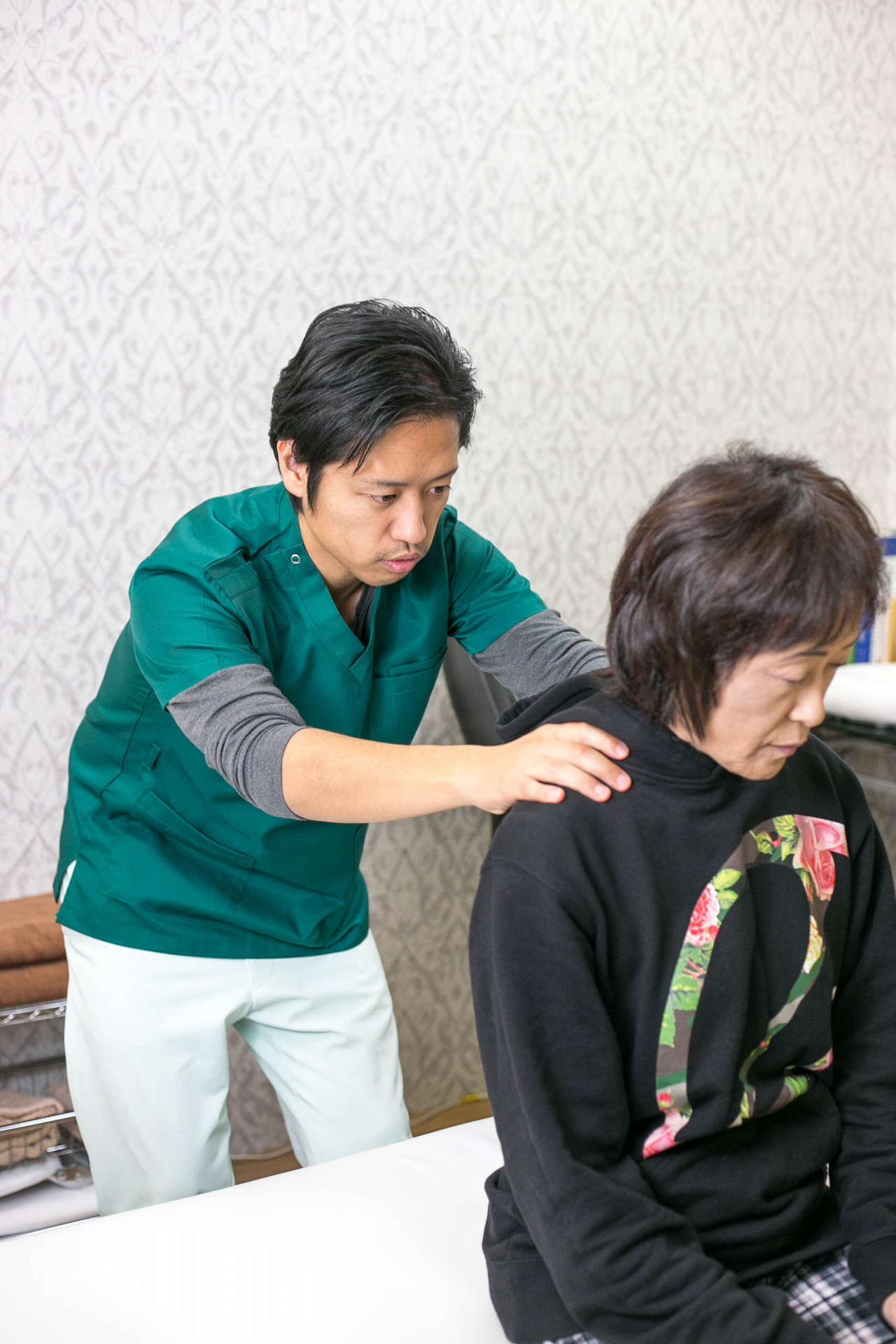 慢性的にひどい肩こりは接骨院で改善するのか？奈良で根本的な改善を専門とする整体先生が語る肩こり改善のヒントとは？！治療しない治療院