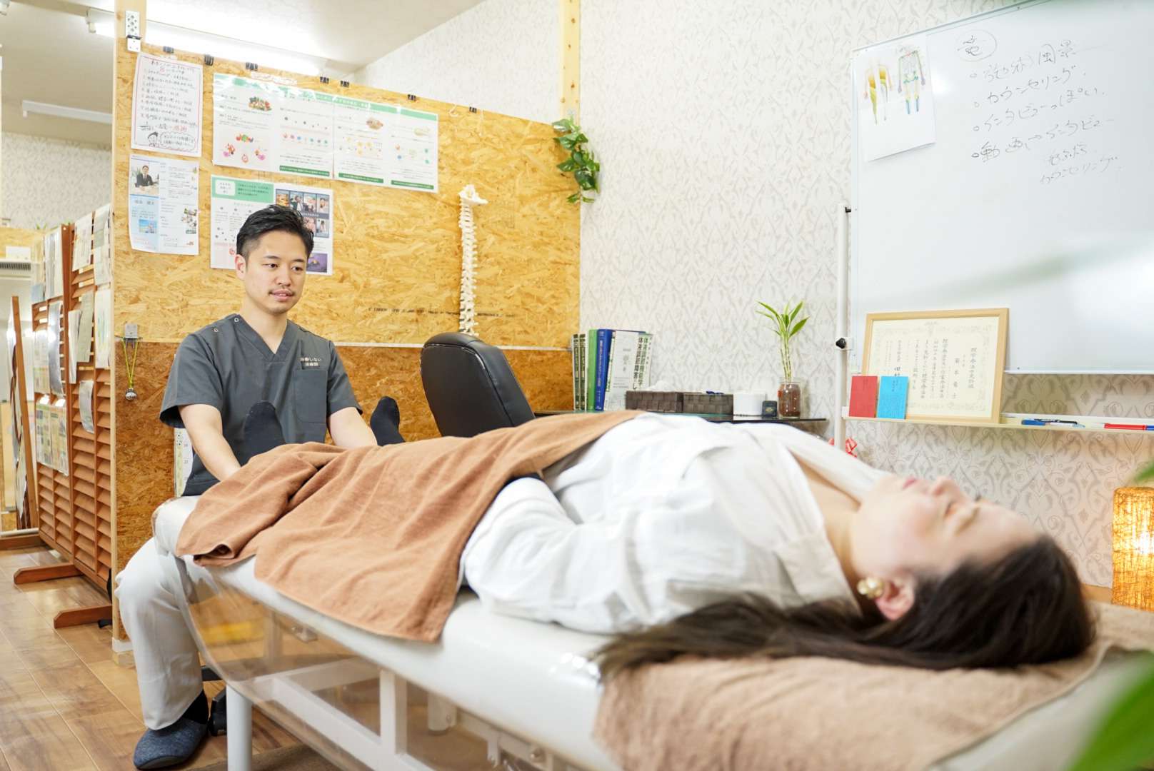 子宮が硬くなると足がしびれる？奈良の根本改善専門の整体先生が語るしびれ改善のヒント！治療しない治療院